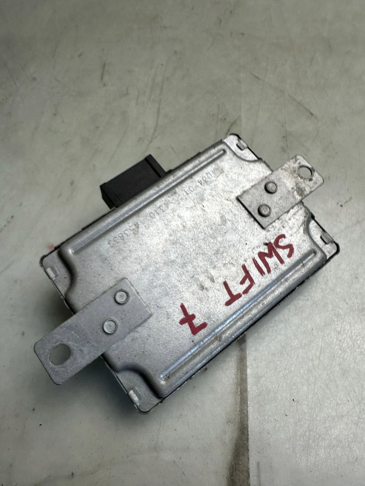 Suzuki Swift II MK7 Modul Spannung 3357064L00