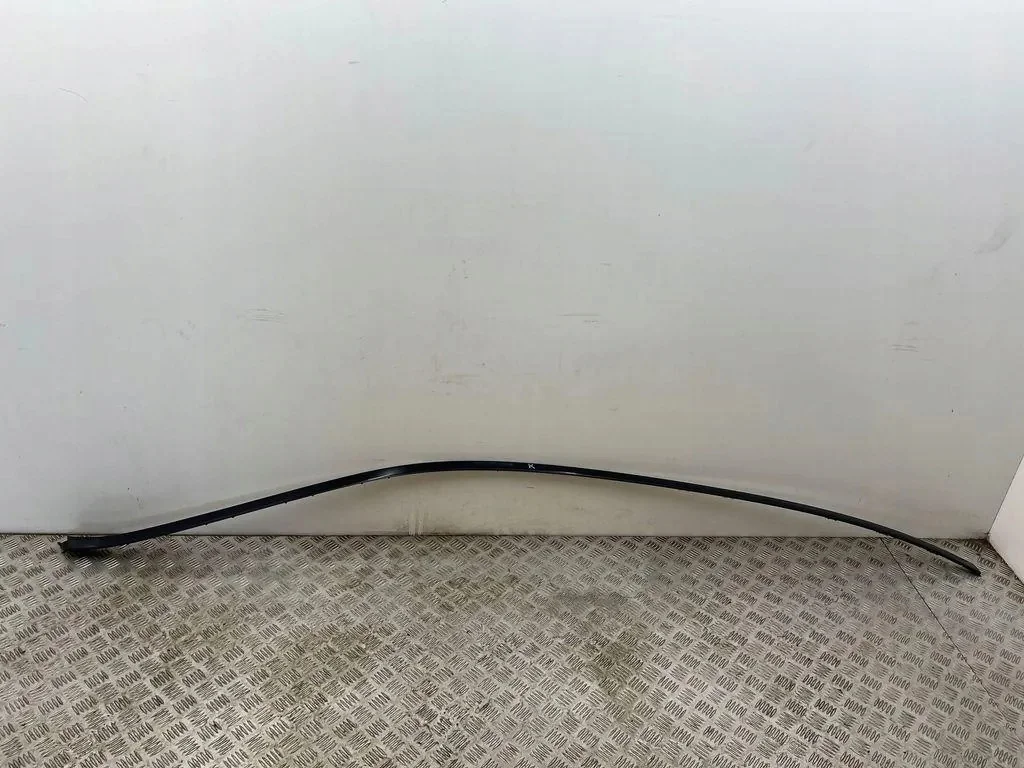 Friso Teto Esquerdo Mercedes C W205 A2056900182