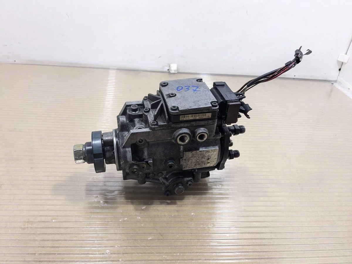 Ford Mondeo Mk III polttoainepumppu 0281010479