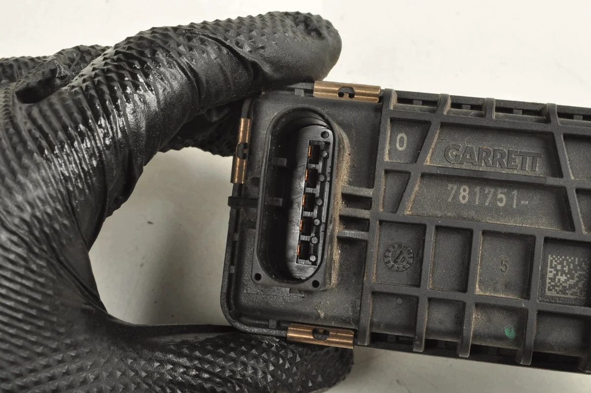 Regulador Turbina BMW E90 E60 E87 2.0D 6NW009660 image 4