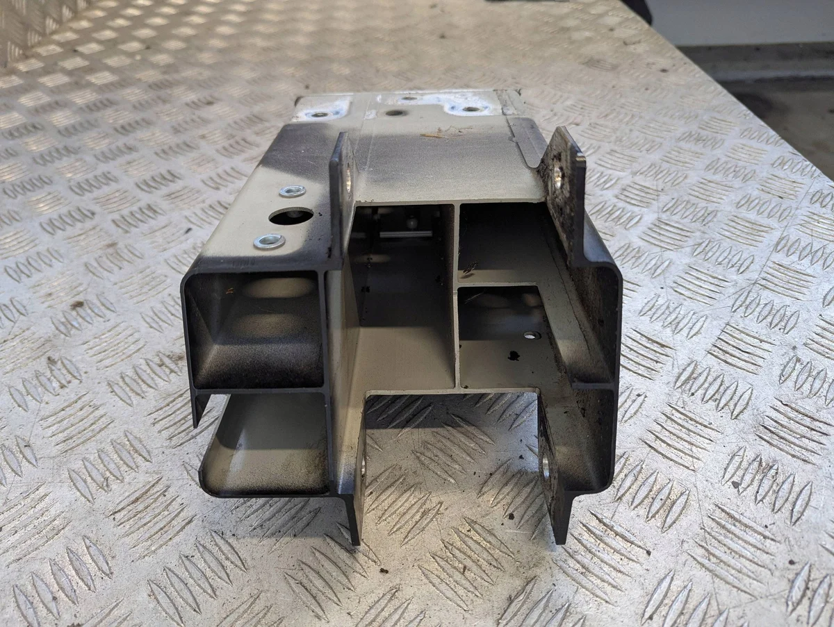 Volvo V90 S90 vänster frontbalk image 7