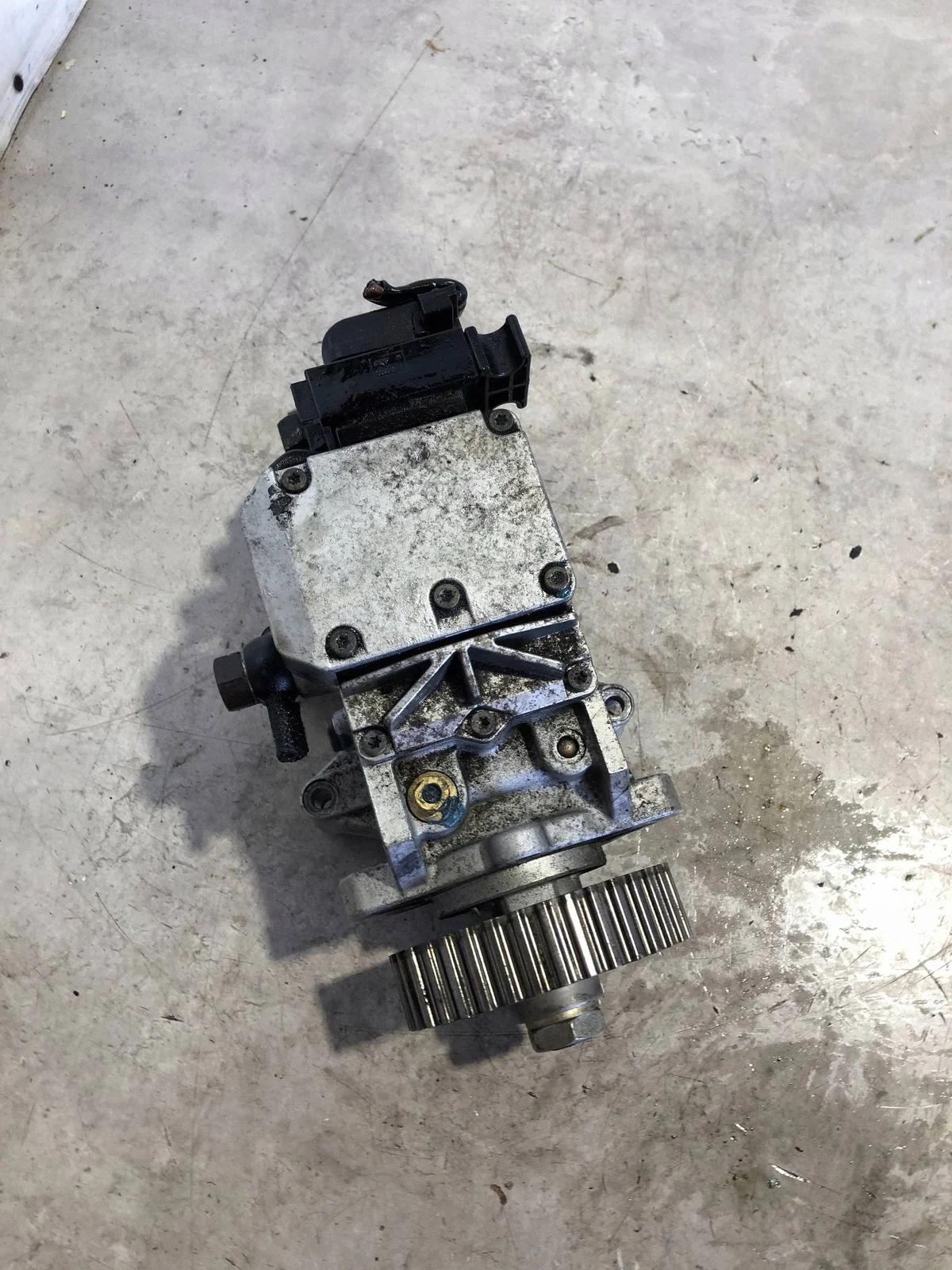 Polttoainepumppu Audi A4 B6 2.5 TDI image 3