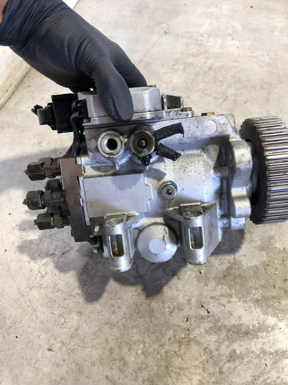 Polttoainepumppu Audi A4 B6 2.5 TDI image 4