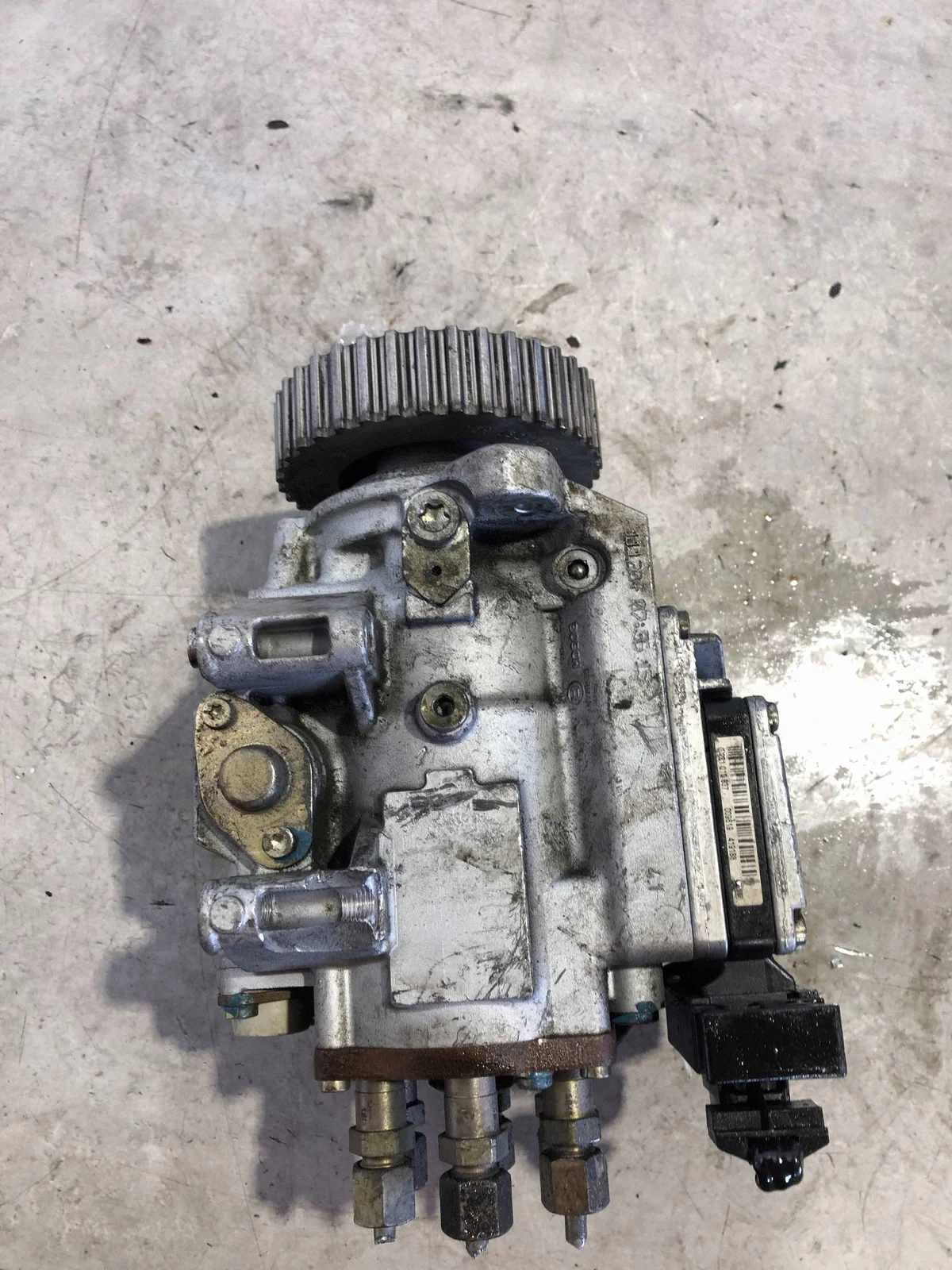 Polttoainepumppu Audi A4 B6 2.5 TDI image 6