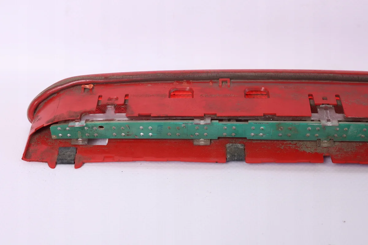 VW 1K6945097G Extra Bromsljus Begagnad image 4