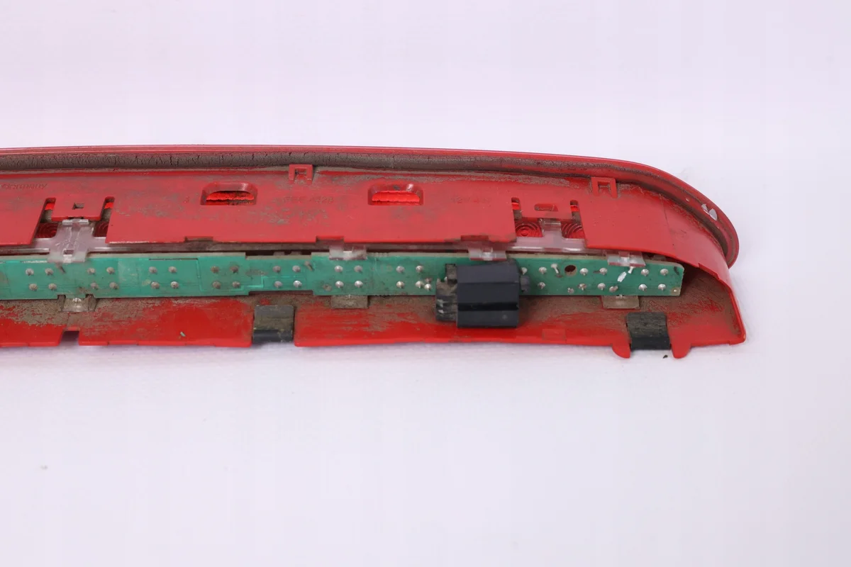 VW 1K6945097G Extra Bromsljus Begagnad image 5