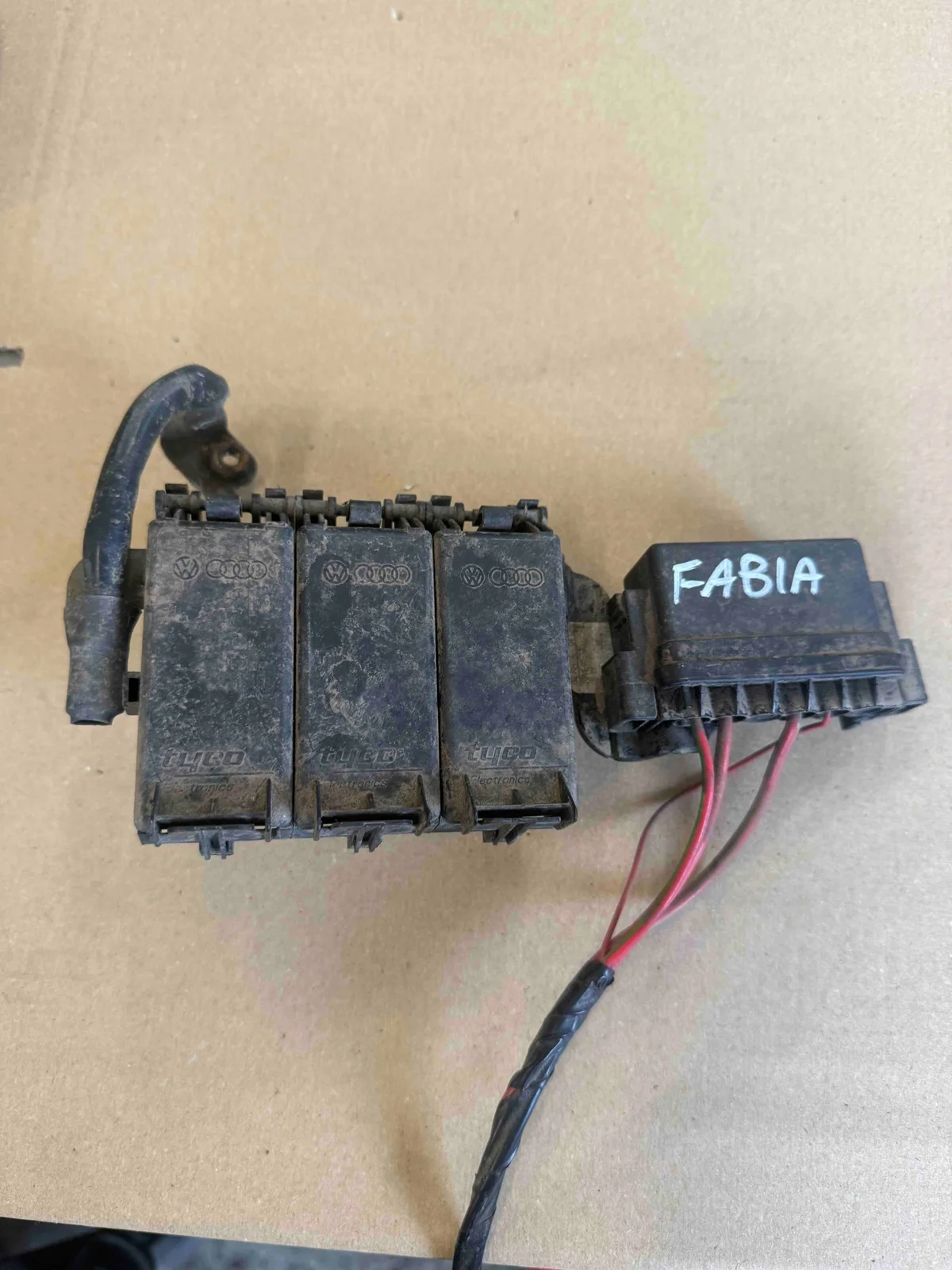 Fuse Box 5J0937548 Skoda Fabia II Used