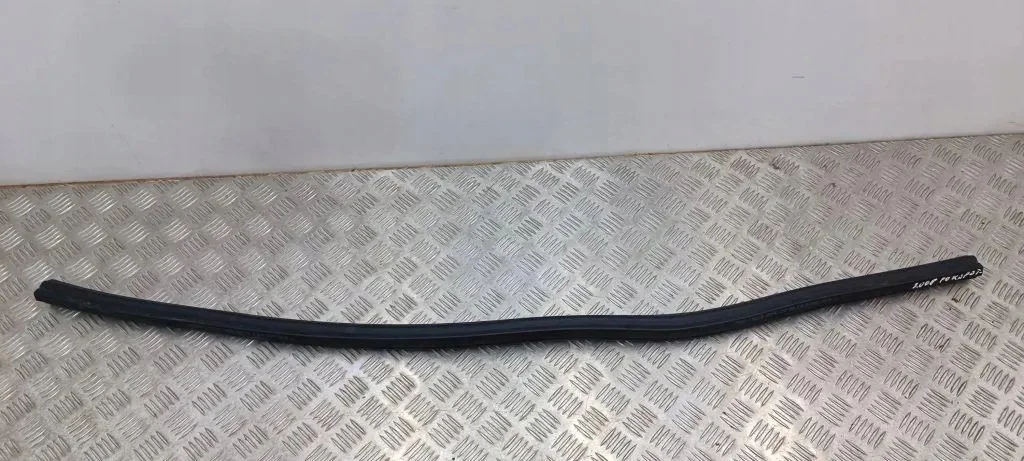 Peugeot 2008 II Joint Capot Moteur 8305472