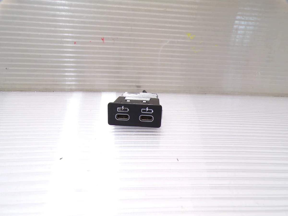 USB-latausportti BMW X1 IX1 U11 U06