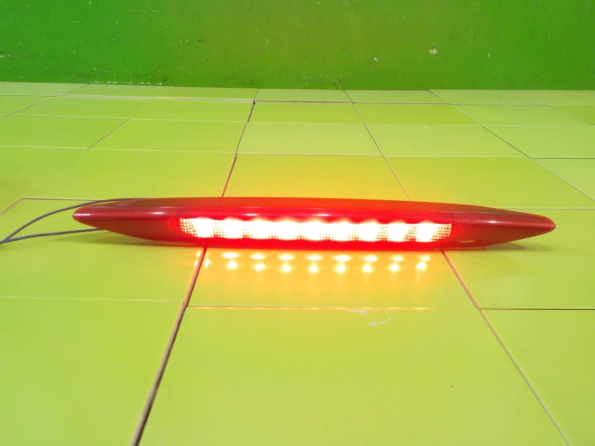 Luz de freno Subaru Legacy V 2.0 B 11r Kombi 5D