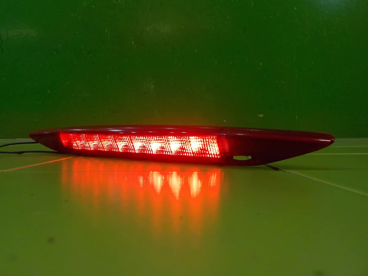 Lampada Stop Subaru Legacy V 2.0 B VC02-117 image 3