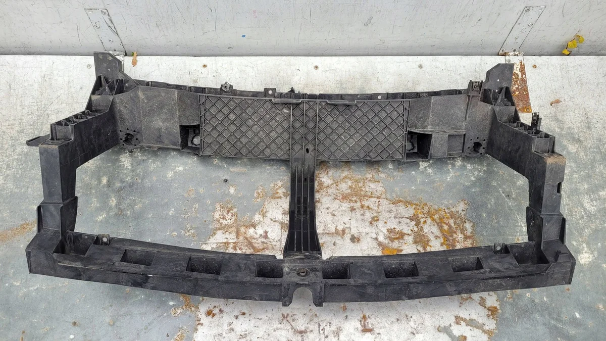 Refuerzo panel frontal Renault Trafic III image 9