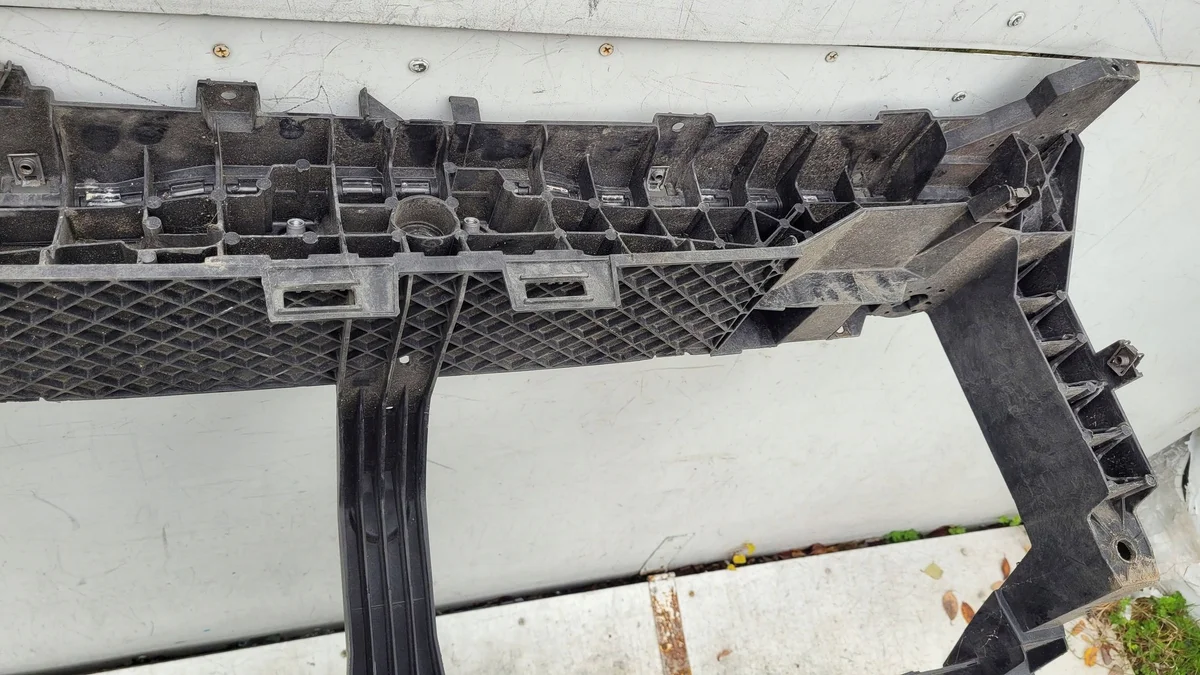 Refuerzo panel frontal Renault Trafic III image 10