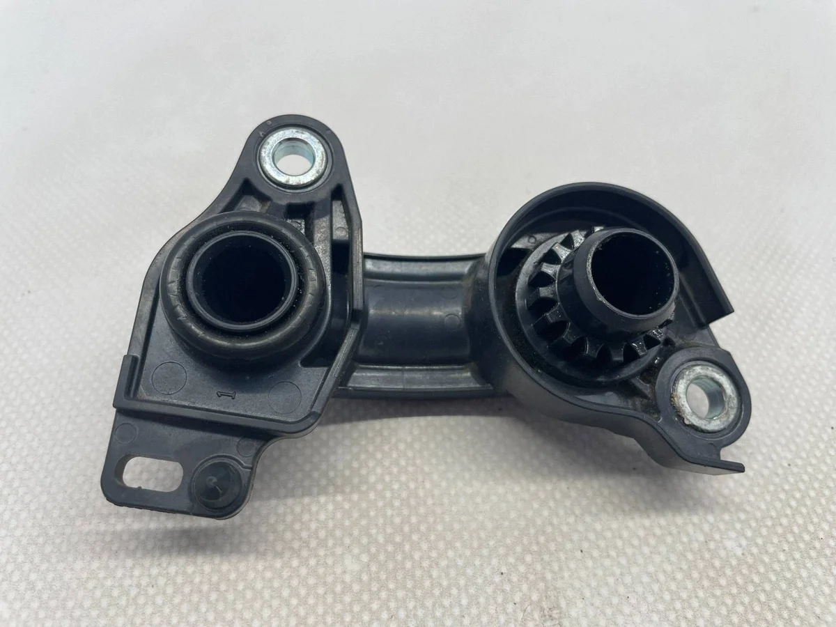Yaris IV Hybrid Wasserrohr OYT32304