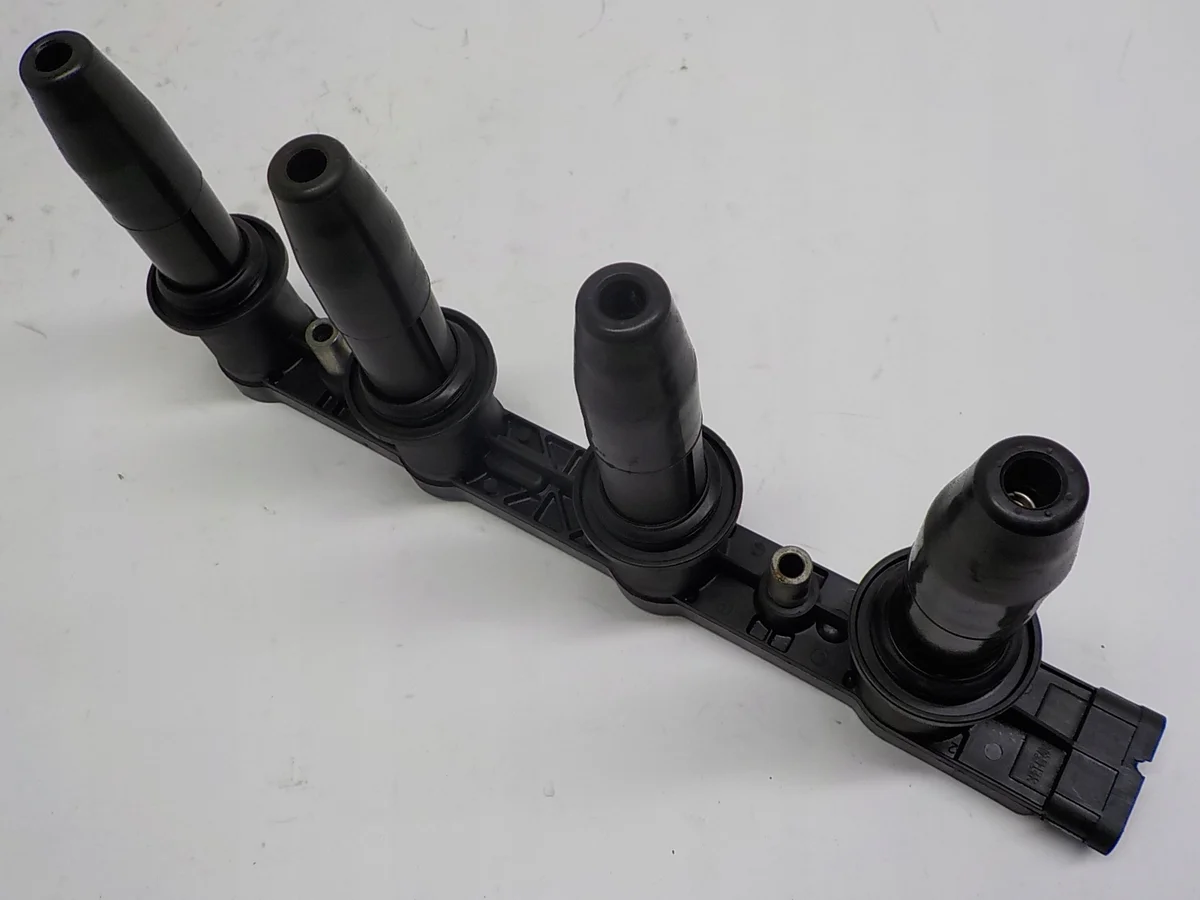 Zündspule Opel Astra J 55584404 gebraucht image 3