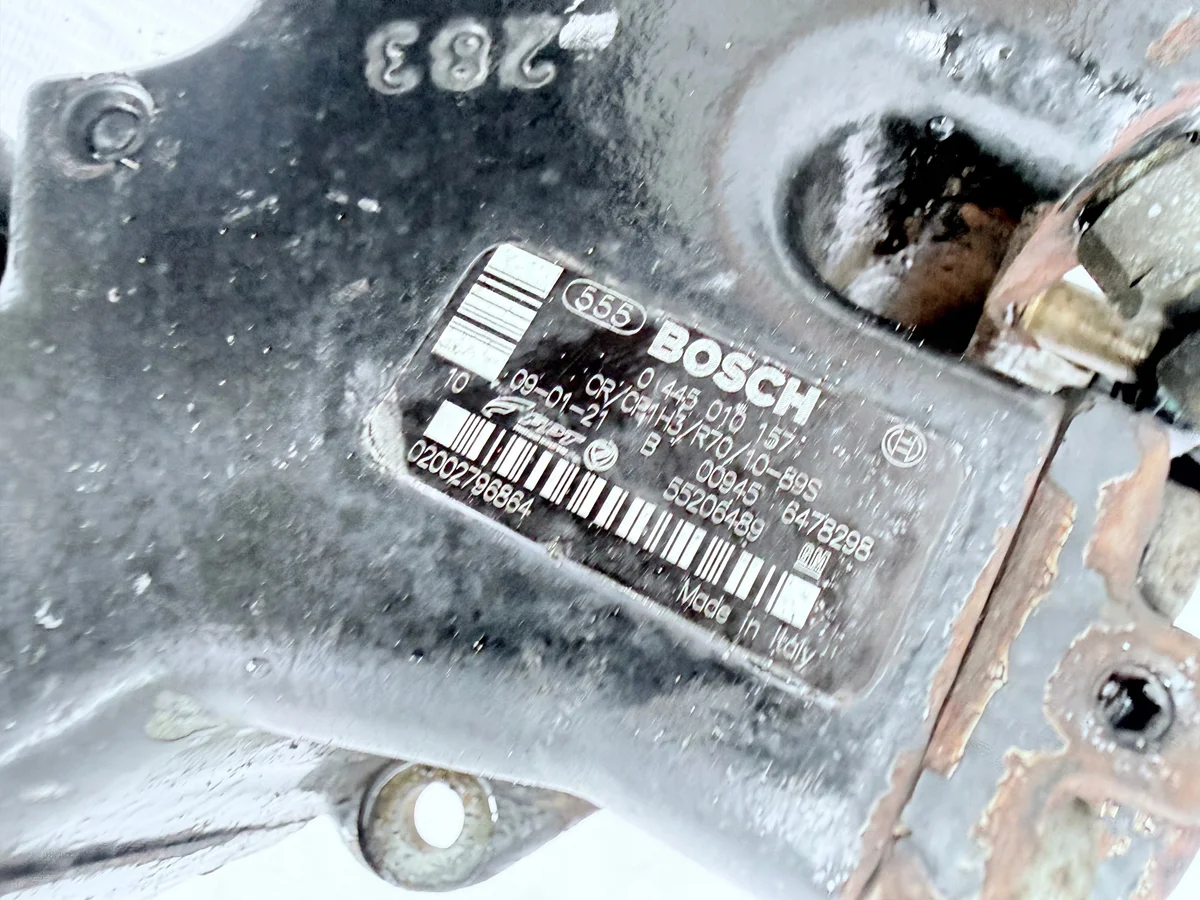Opel 0445010122 polttoainepumppu, käytetty