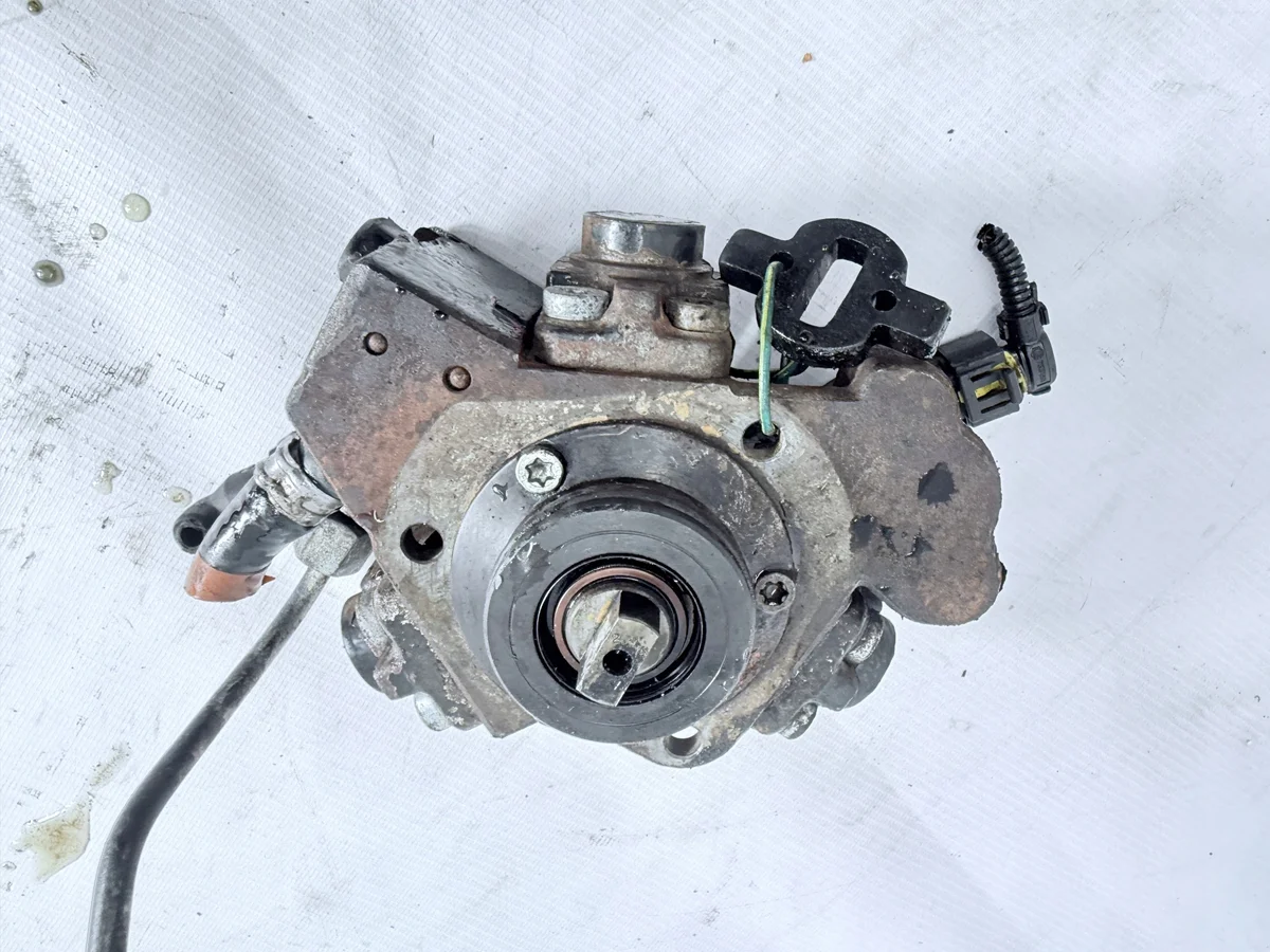 Bomba Inyectora Opel OE 0445010122 Usada image 3