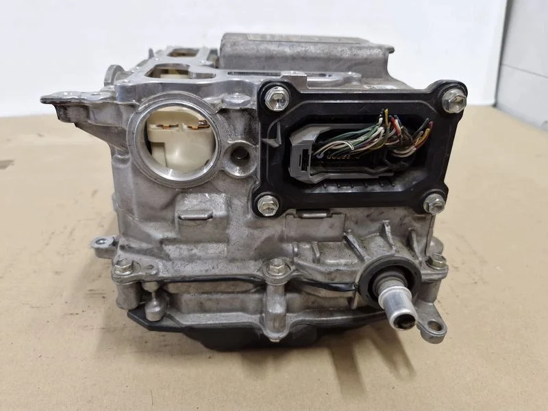 Toyota Yaris 3 1.5 Hybrid Wechselrichter G9200-52033 image 9