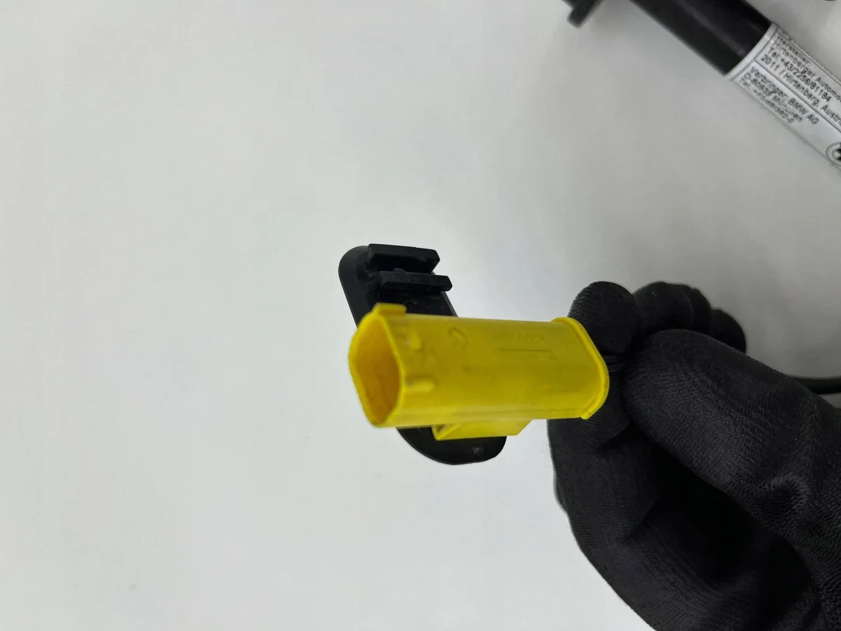 BMW F01-F13 maskilataus oikea 7263056