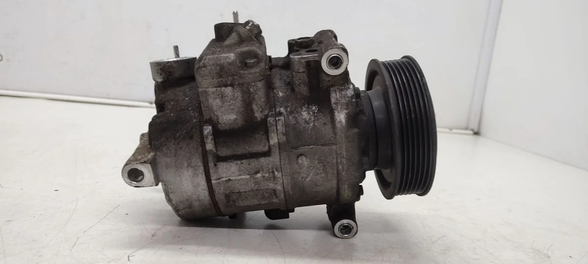 VOLKSWAGEN GOLF V 1K0820859N Support climatisation