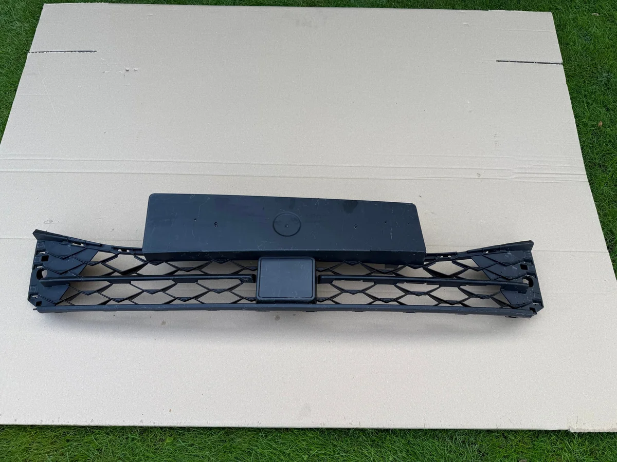 Seat Leon IV Front Bumper Grille 5FA853