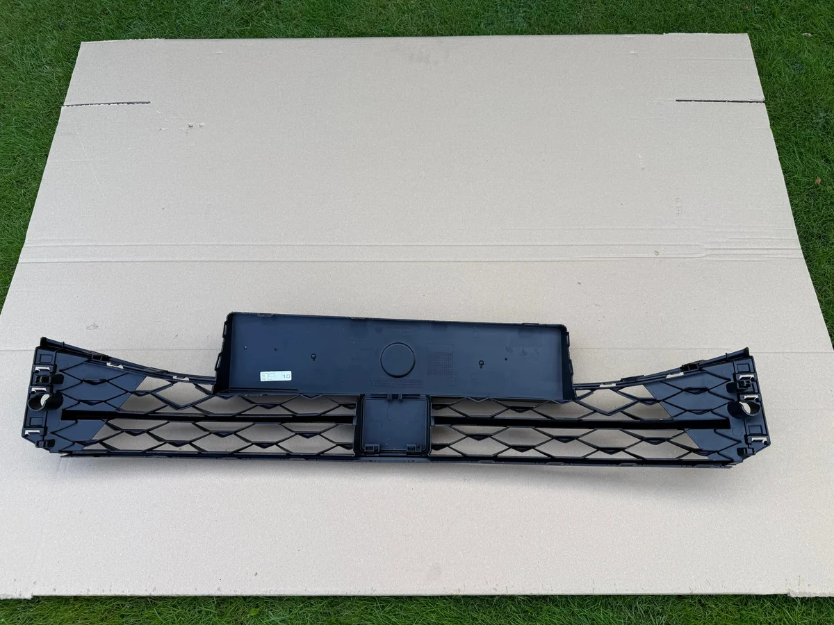 Seat Leon IV Front Bumper Grille 5FA853 image 4