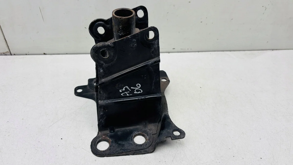 Amortyzator zderzaka Audi A3 S3 8P 8p0807134