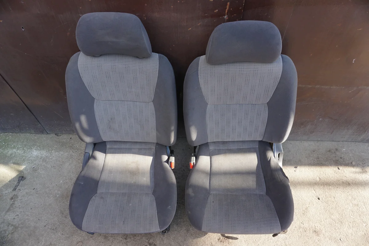 Nissan Navara D22 Sitze vorne 97-05 Europa image 3