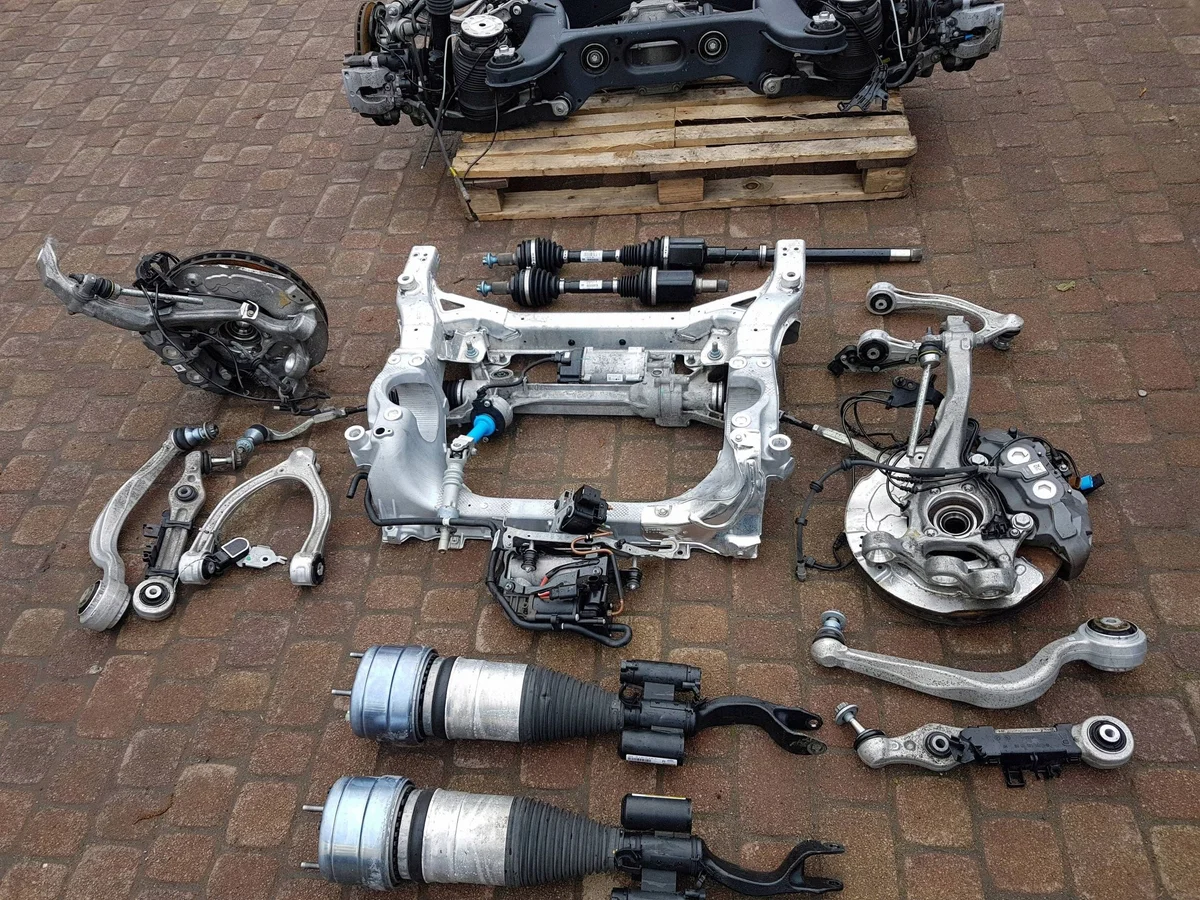 Ilmajousitus eteen Mercedes-Benz GLC W253