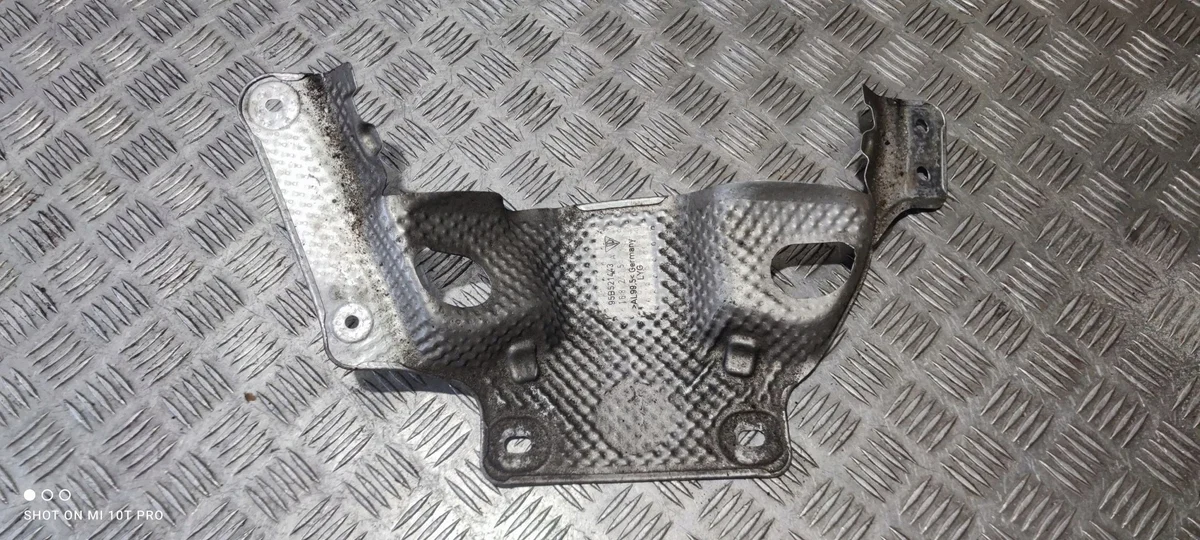 Porsche Macan Heat Shield 95B521443 image 2