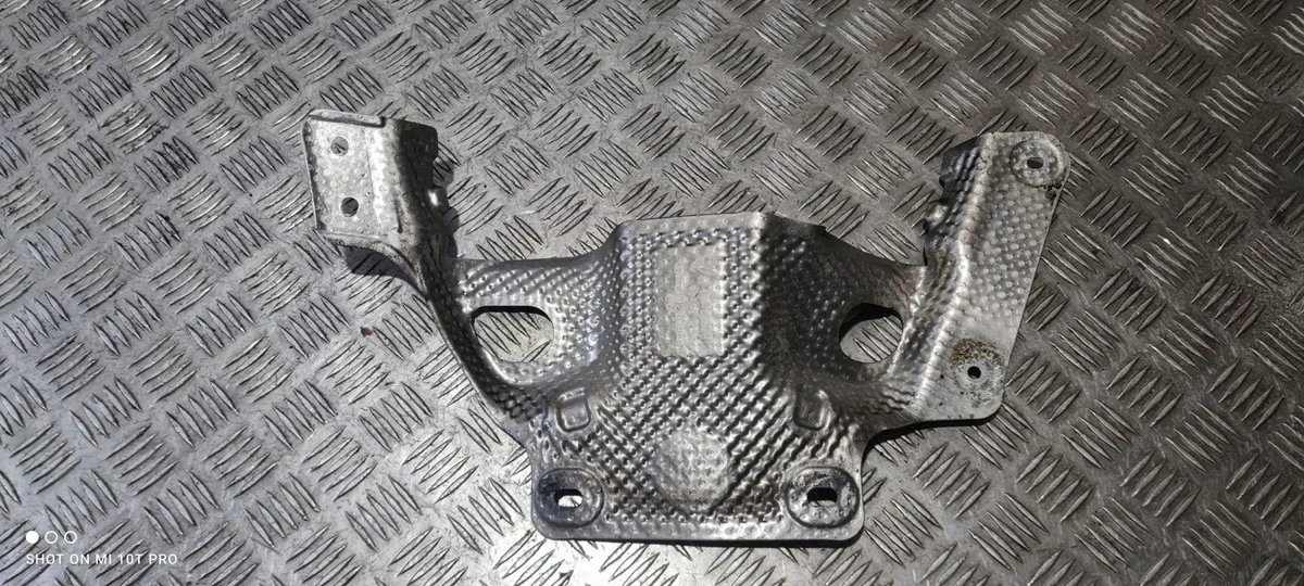 Porsche Macan Heat Shield 95B521443 image 3