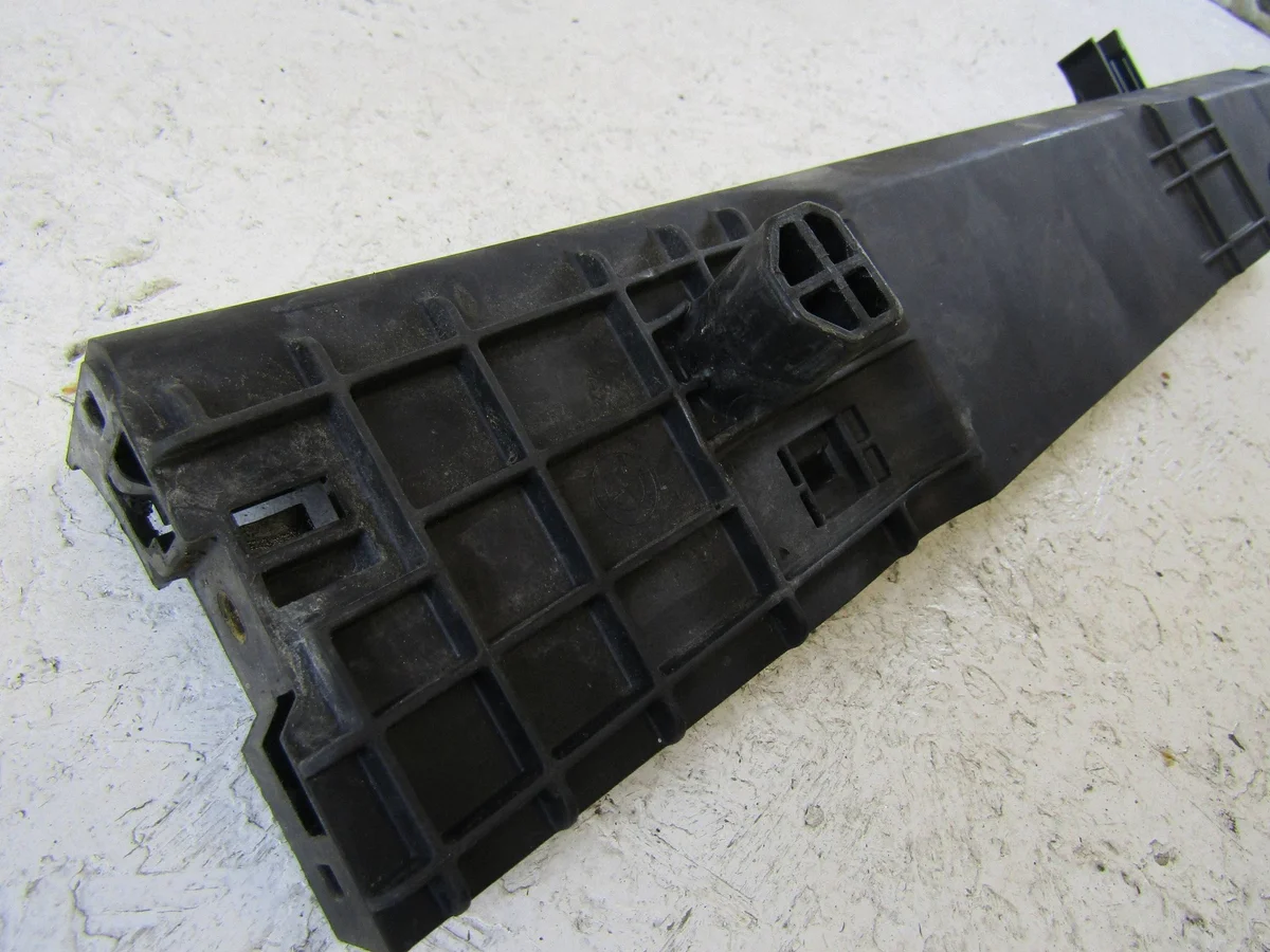 Support radiateur BMW F20 F30 gauche 9487032 image 3