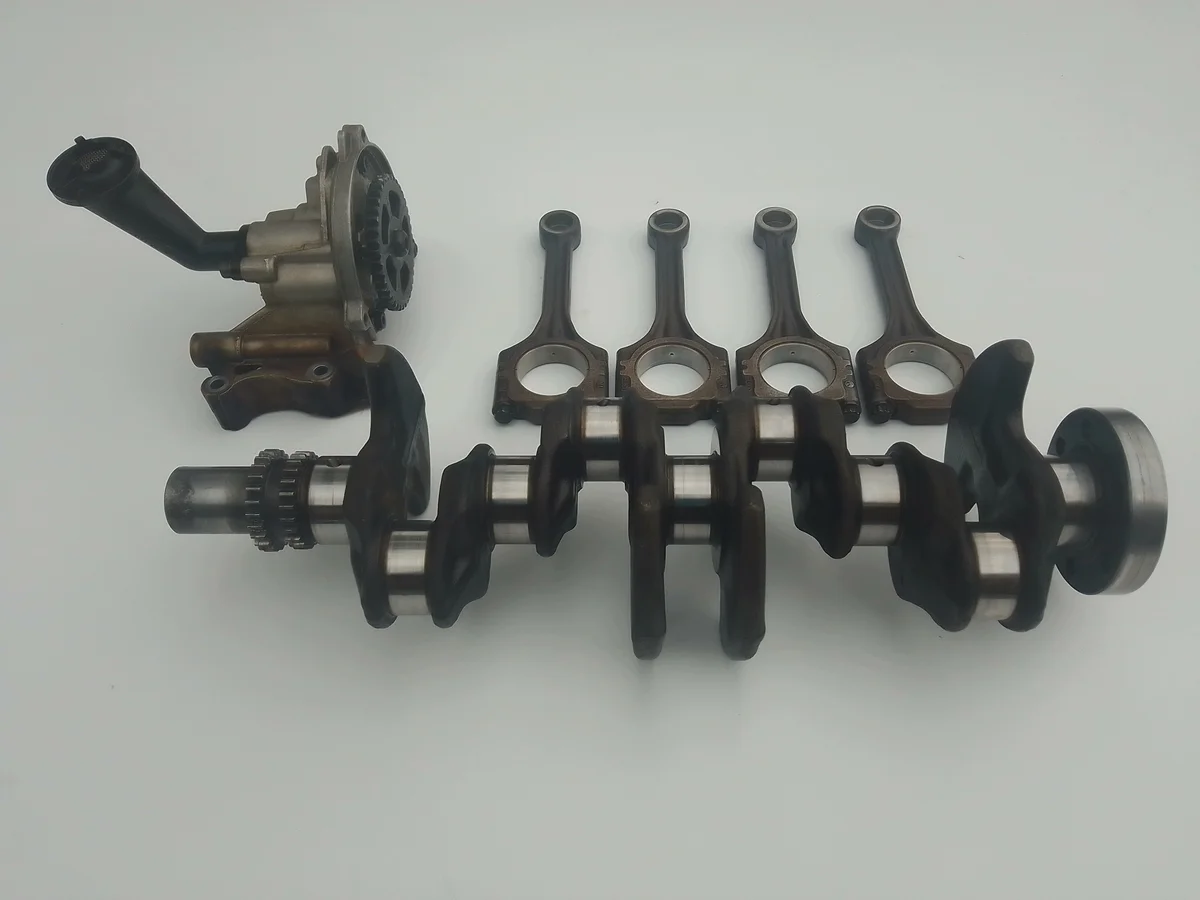 1.2 TSI Kampiakseli+Kiertokanget+Pumppu