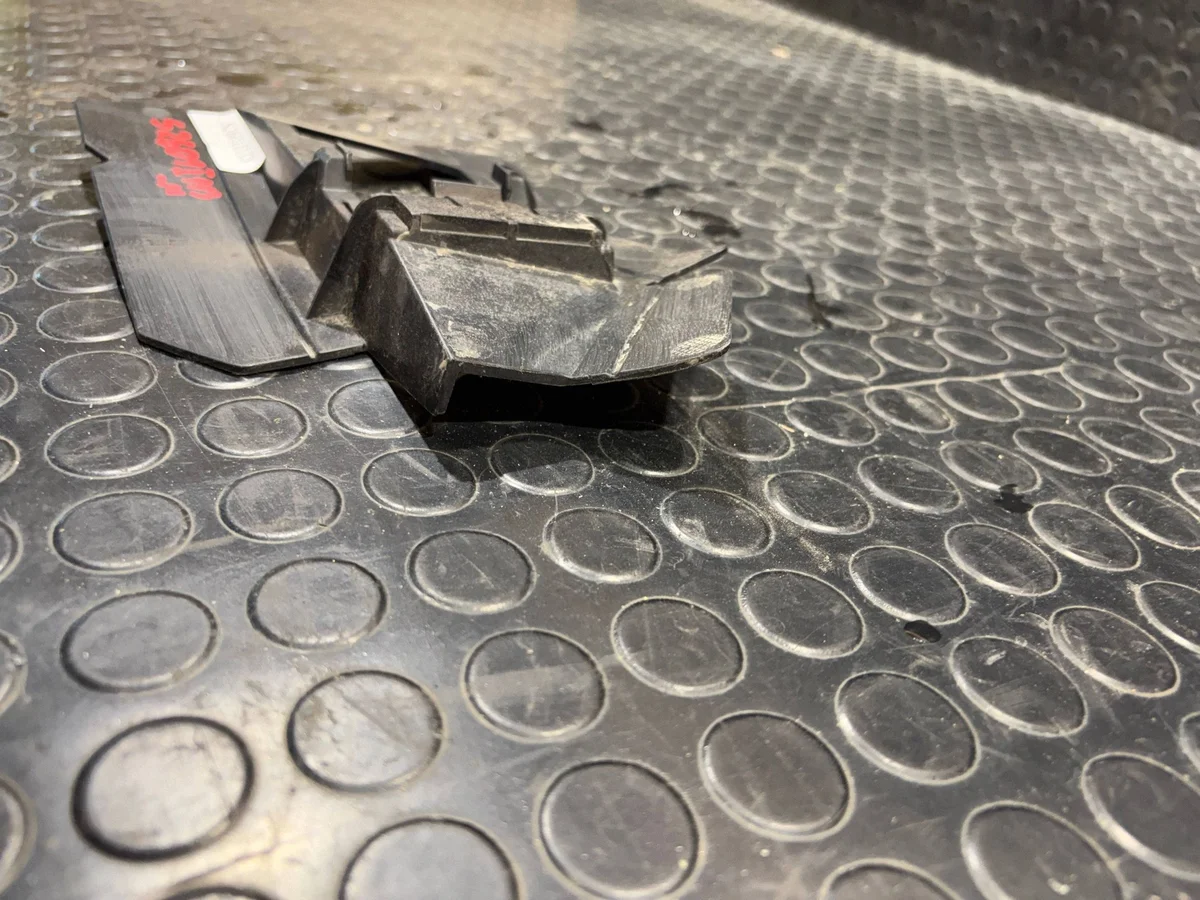Nissan Qashqai J12 Radar Totwinkel Halterung Rechts Hinten image 4