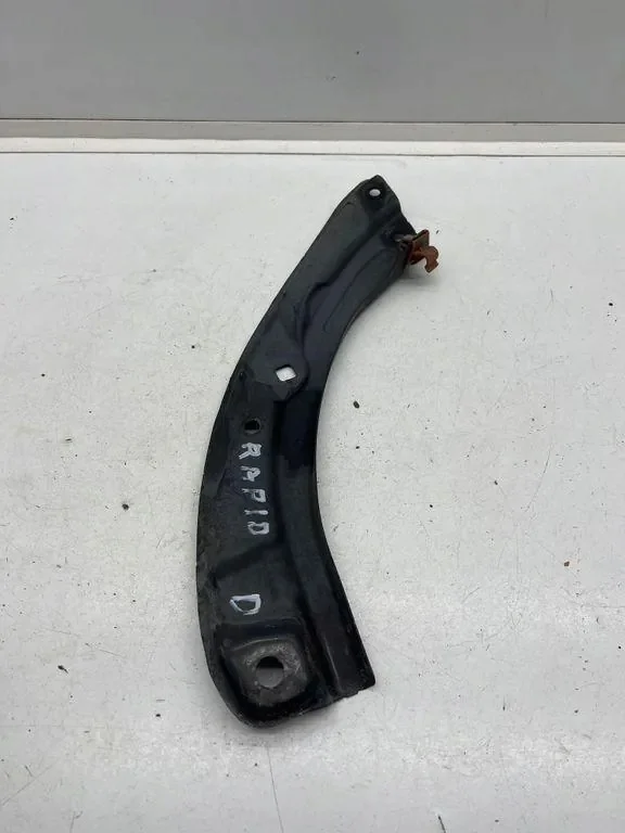Panneau fixation radiateur Skoda Rapid 5JA805932A image 4