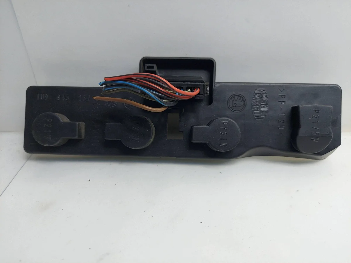 Luz Trasera Izquierda Skoda Octavia I 1U9945257 image 3