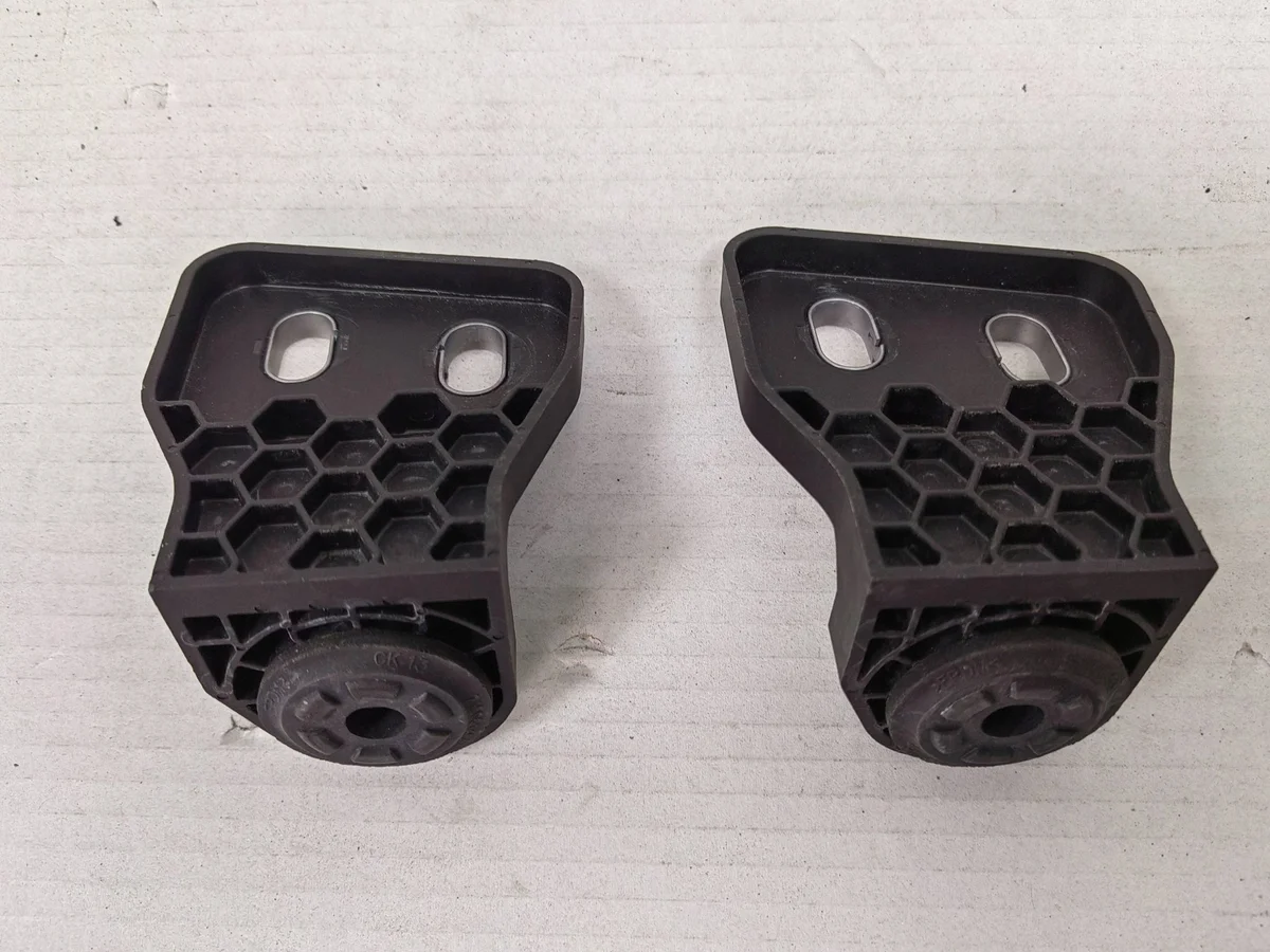 Bevestiging Radiator Rechts 625222924R image 3