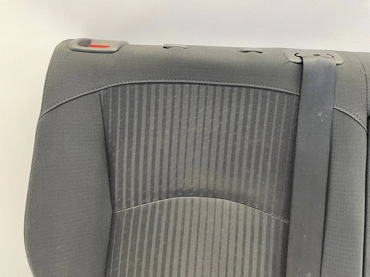 Toyota Prius IV takapenkin selkänoja oikea