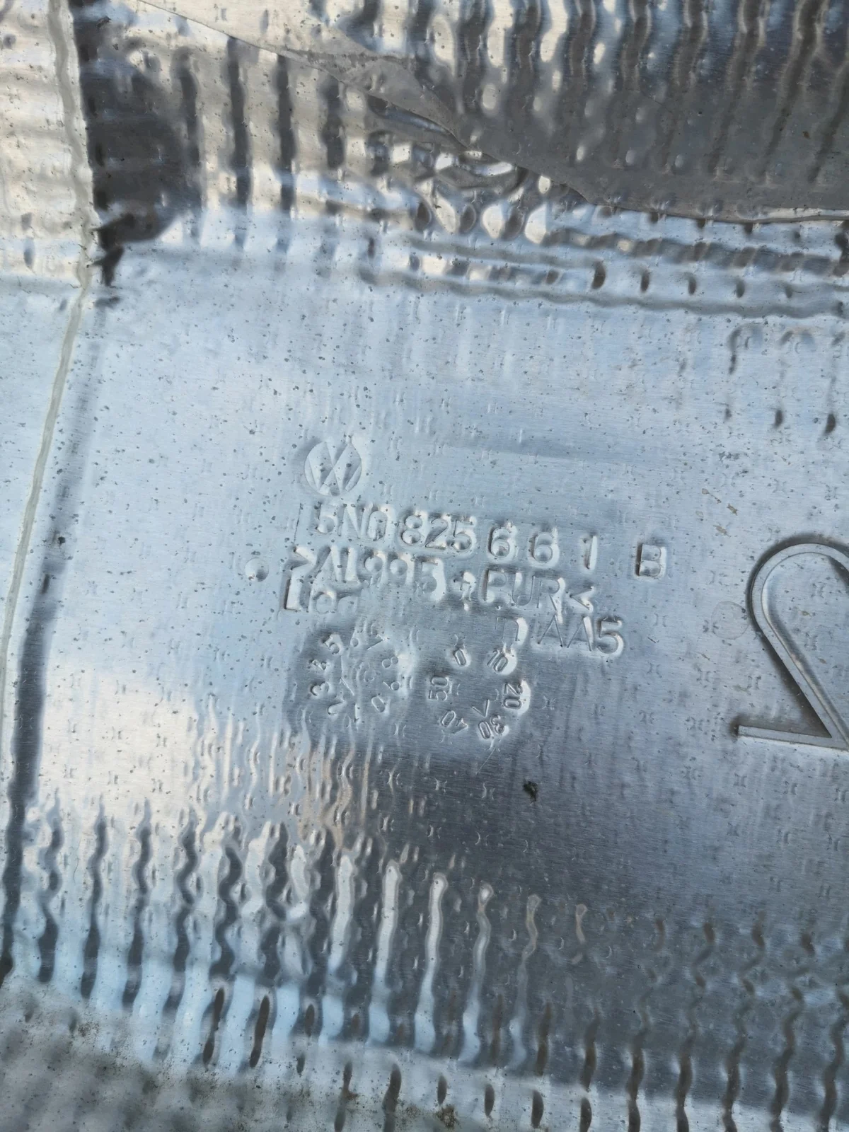 Audi Q3 8U Cubierta Térmica 5N0825661 image 3