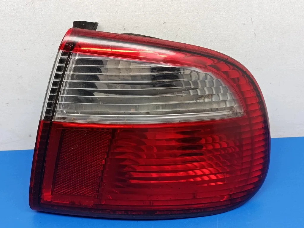 SEAT TOLEDO II LUZ TRASERA DERECHA USADA C-513065-