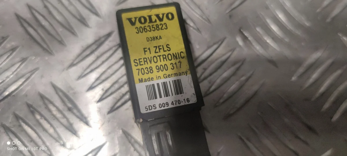 Relé Servotronic Volvo OE 30635823