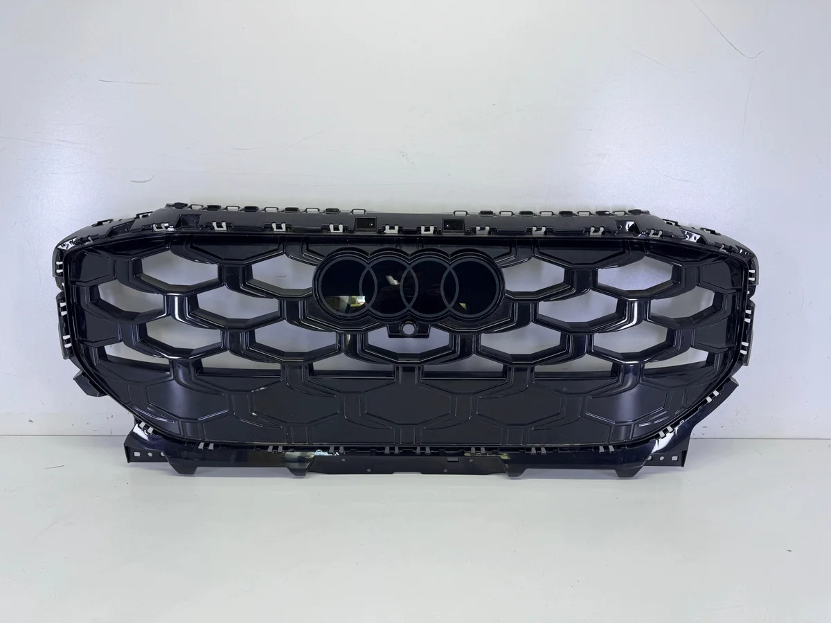 83H853651A Audi Q3 2025- Kühlergrill gebraucht