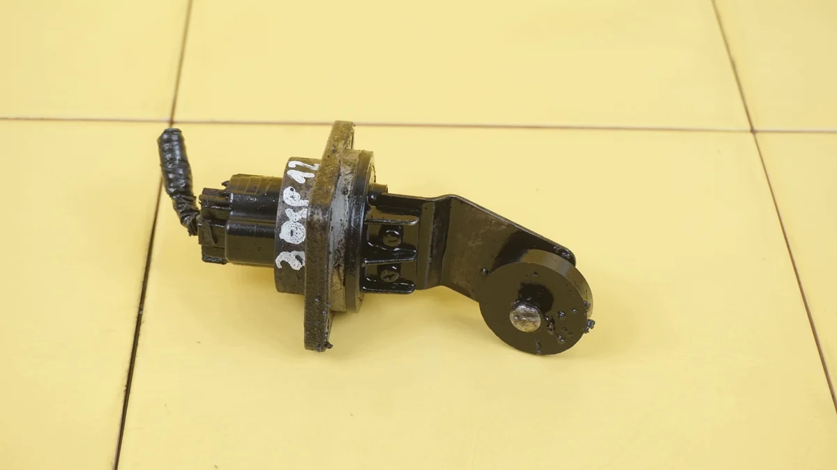 Yaris II Auris 1.4 D4-D Oil Level Sensor