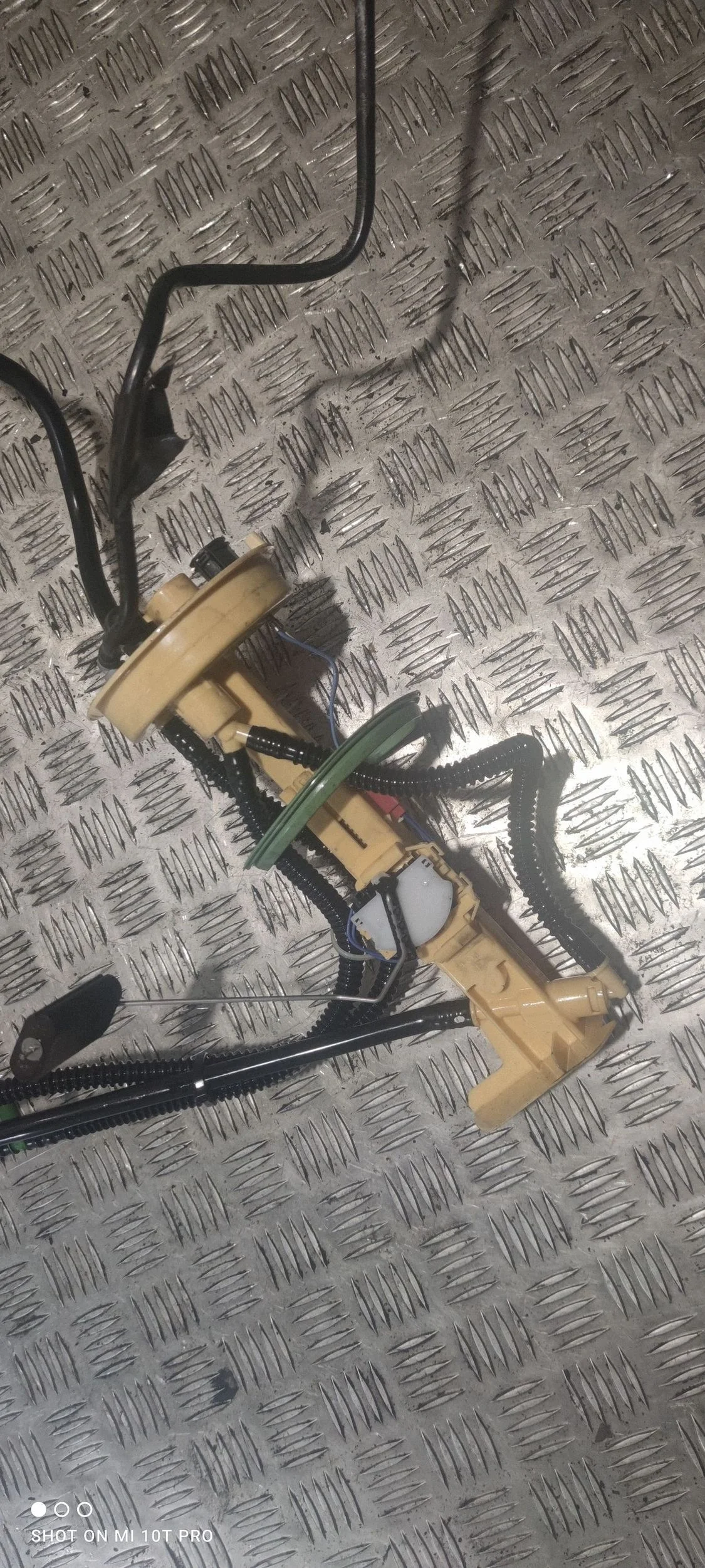 Polttoainepumppu BMW X5 F15 7164316