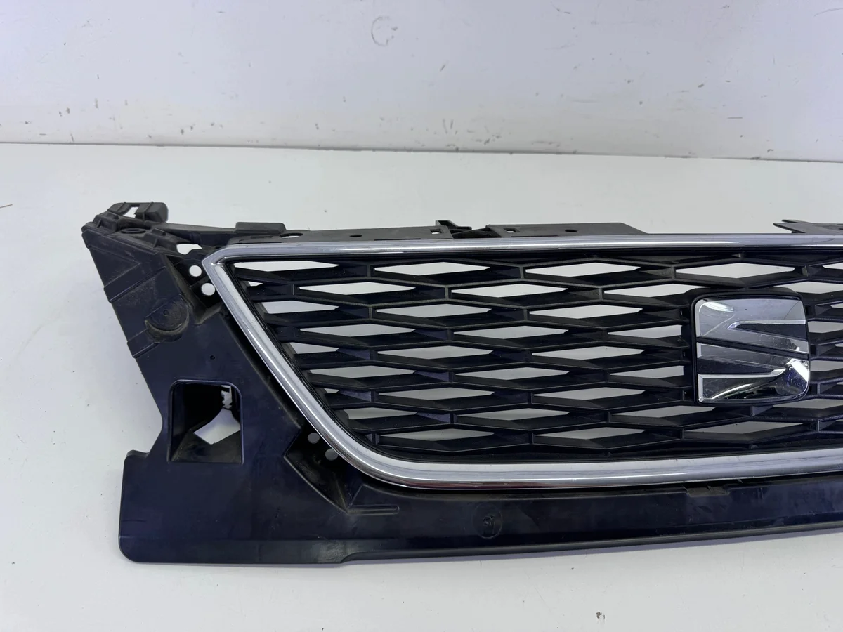 SEAT LEON III 3 LIFT BUMPER GRILLE 5F0853654F