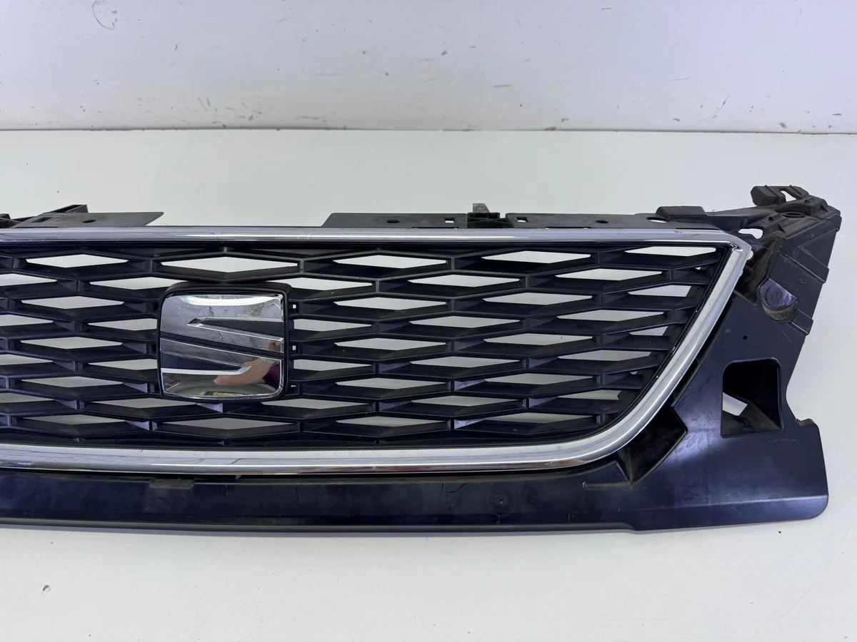 SEAT LEON III 3 LIFT Kühlergrill 5F0853654F image 3