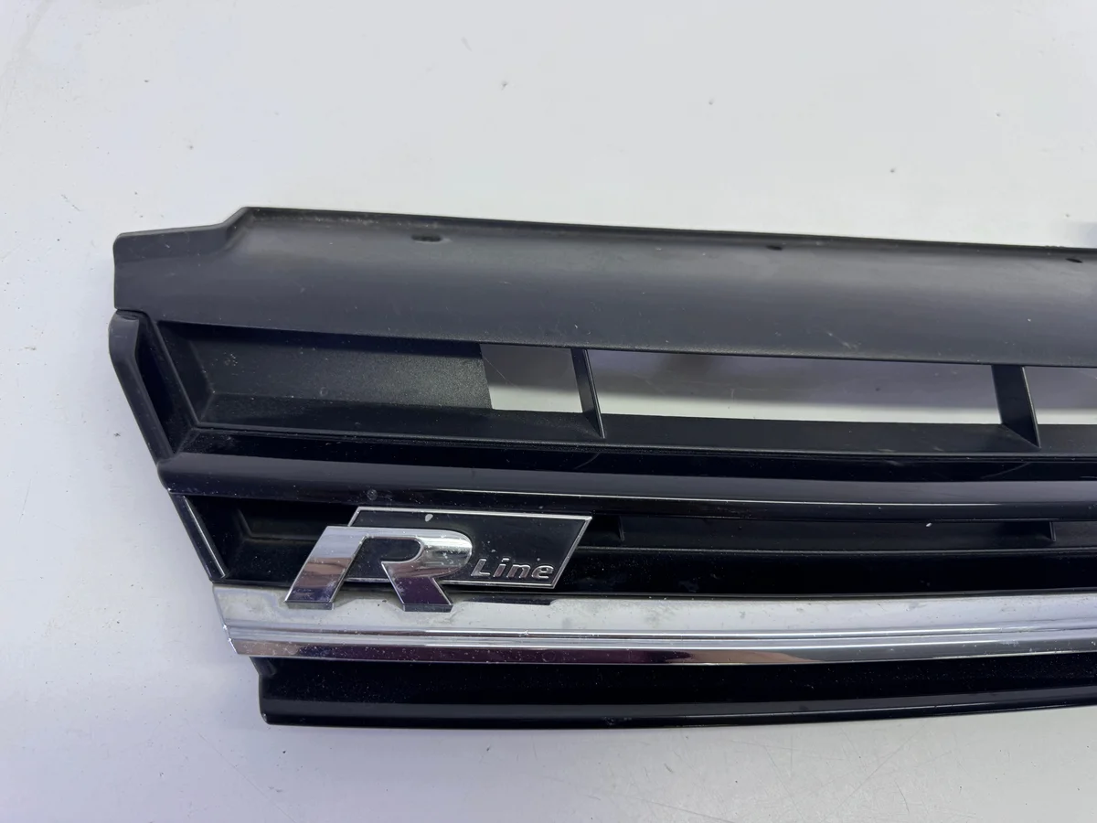 VW Golf VII 7 R-Line Bumper Grille Used