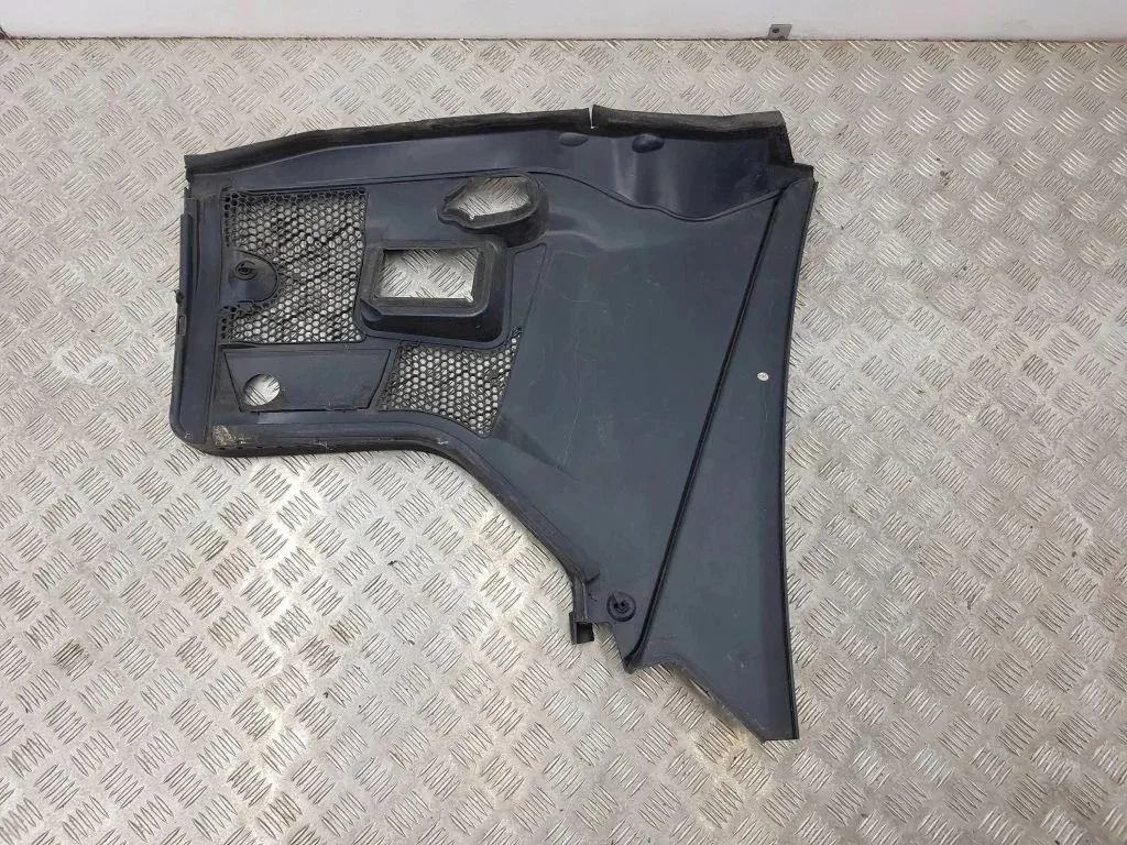 Plástico Limpa Para-brisa Mercedes C205 Usado