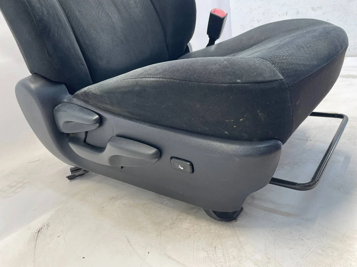 Toyota Prius III etumatkustajan istuin, oikea image 6