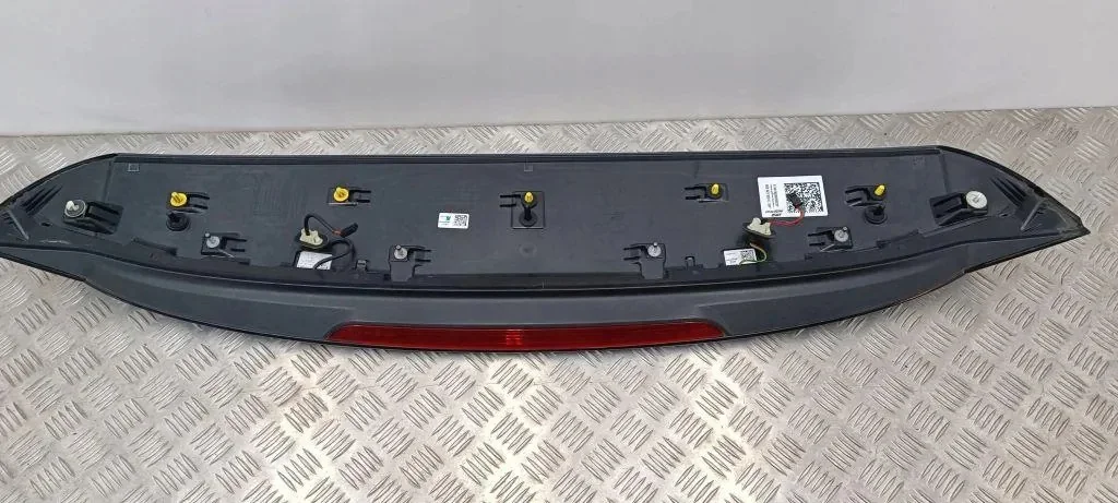 Audi A3 8V Takaspoileri Stop-valo 8V3827933C image 6